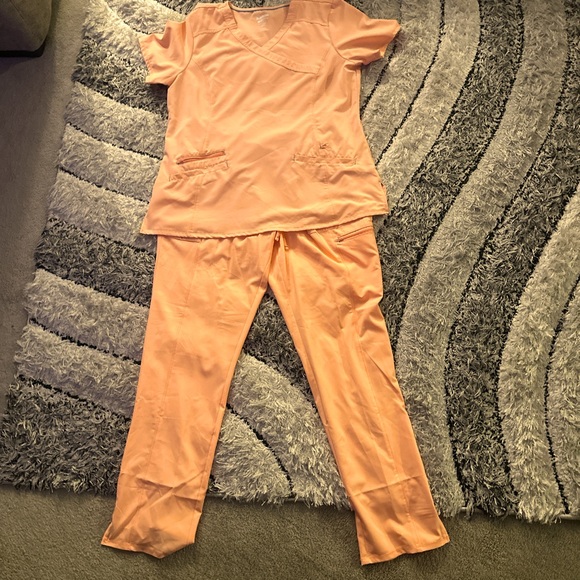 Matching scrub set - Picture 1 of 3